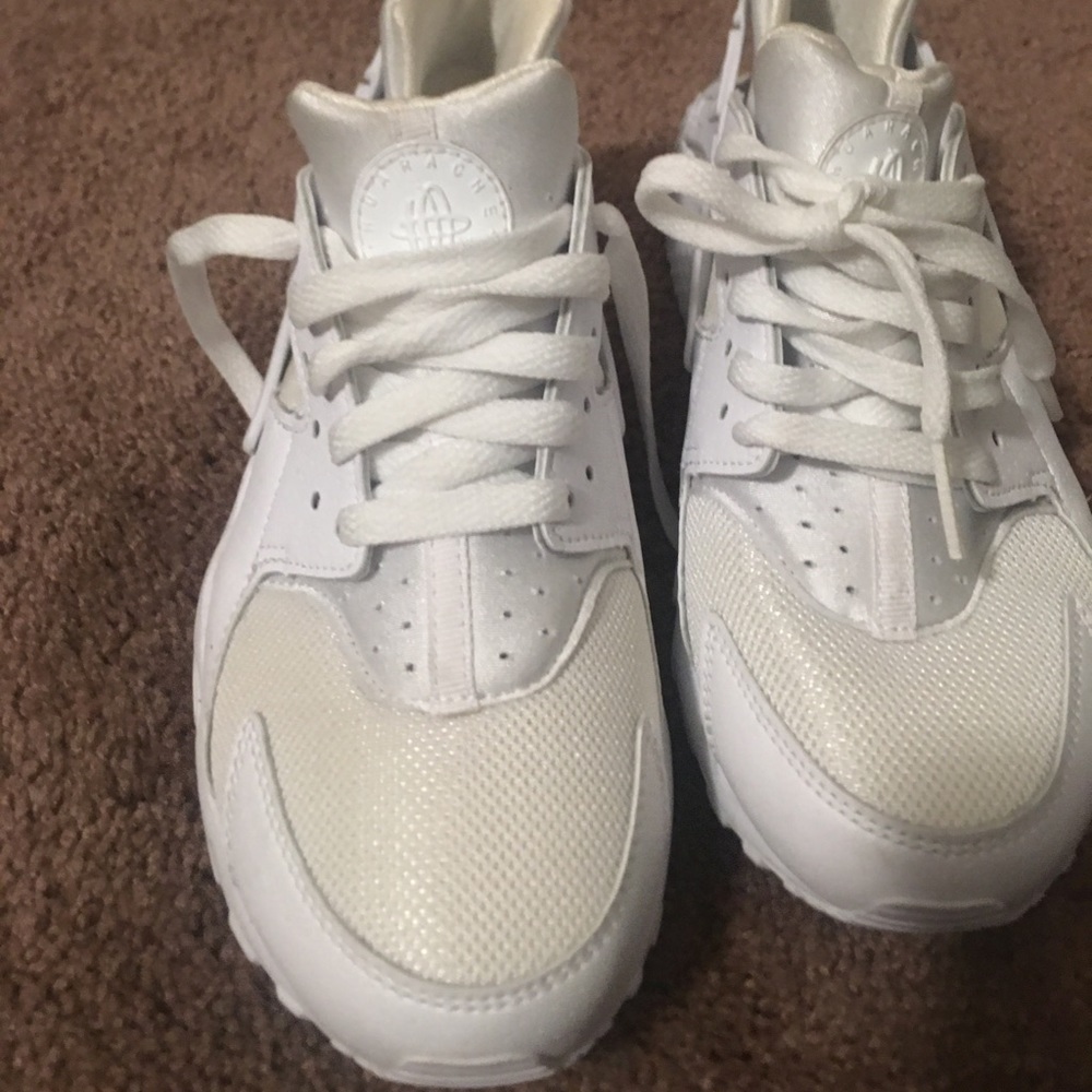 White Nike huarache